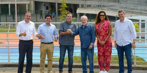 Lula lança pedra fundamental do IFRJ no Complexo do Alemão