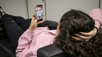 Governo lançará guia para uso consciente de telas por adolescentes