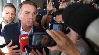Passaporte de Bolsonaro é entregue às autoridades