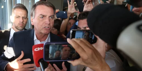 Imagem referente a Passaporte de Bolsonaro é entregue às autoridades