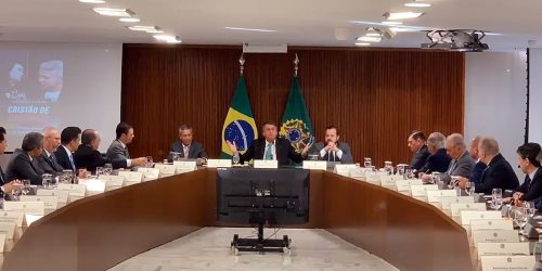 Em vídeo, Bolsonaro orienta ministros a questionar urnas e Judiciário