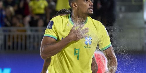 Imagem referente a Brasil derrota Portugal e avança no Mundial de Beach Soccer