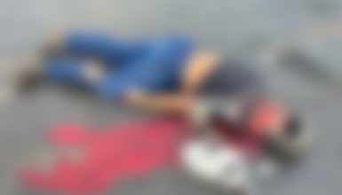 Imagem referente a Motociclista morre esmagado por caminhão em Céu Azul