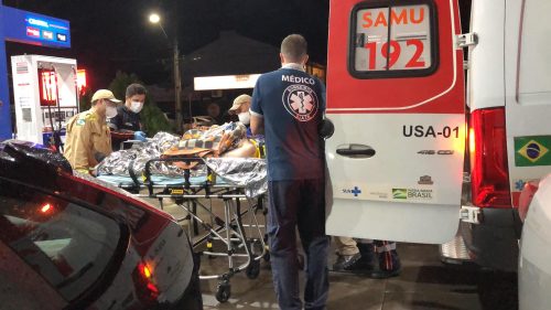 Imagem referente a Socorro em campo: homem é reanimado durante jogo de futebol e levado às pressas para hospital