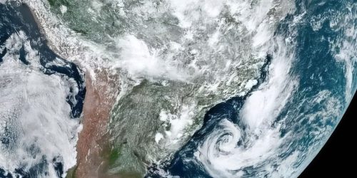 Imagem referente a Ciclone Akará perde força e retorna a estágio de depressão tropical