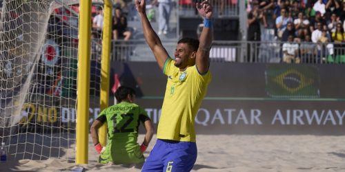 Imagem referente a Mundial de Beach Soccer: Brasil goleia Japão para alcançar semifinal