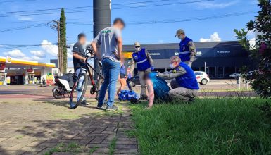 Imagem referente a Homem fica ferido em batida entre moto elétrica e bicicleta na ciclovia da Avenida Brasil