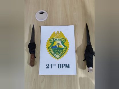 Imagem referente a Homem alucinado armado com facas ameaça populares e é preso pela PM em Francisco Beltrão