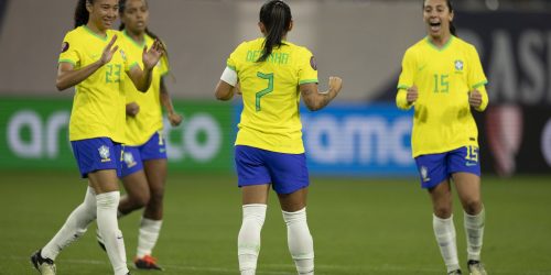 Imagem referente a Invicta na Copa Ouro, seleção feminina fecha 1ª fase com goleada 