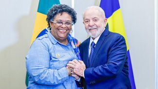 Lula e Mia Mottley discutem mudança climática em reunião na Guiana