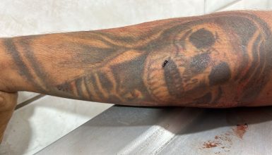 Imagem referente a Identidade desconhecida: Polícia divulga tatuagens de homem assassinado em Cascavel