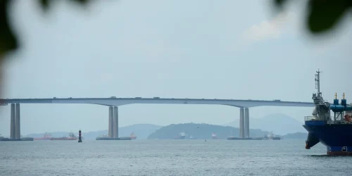 Imagem referente a Com fluxo diário de 150 mil veículos, Ponte Rio-Niterói faz 50 anos