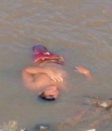 Imagem referente a Bombeiros são acionados para resgatar corpo em rio e encontram homem dormindo