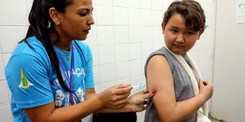 Imagem referente a Dengue: adolescentes de 12 a 14 anos já podem se vacinar no DF