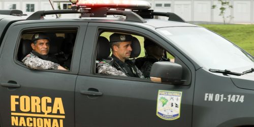 Imagem referente a Policiais intensificam buscas a fugitivos perto de parque nacional