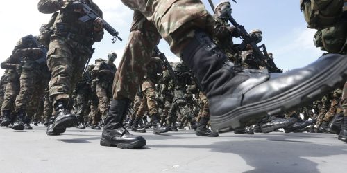 Imagem referente a Pesquisadores apontam desgaste na imagem de militares após ações da PF