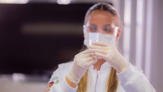 Mulheres na ciência: Estado investe mais de R$ 5 milhões em ações voltadas a pesquisadoras