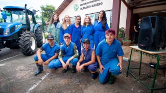 Colégios agrícolas e florestais do Paraná começam a receber novos tratores