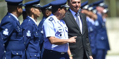 Imagem referente a Ex-comandante do Exército ameaçou prender Bolsonaro, diz ex-FAB