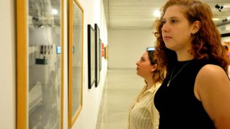 A partir do acervo do MAC-PR, pesquisadoras investigam a presença feminina na arte