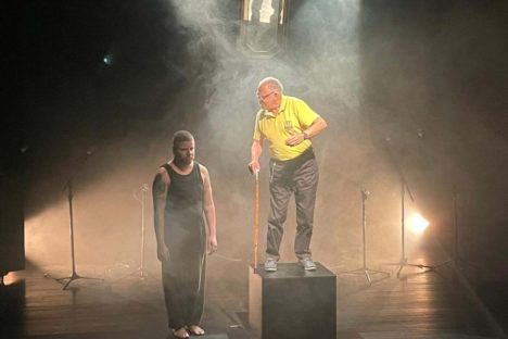 Imagem referente a Com pai e filho no palco, Teatro Guaíra recebe o espetáculo “As Santas”