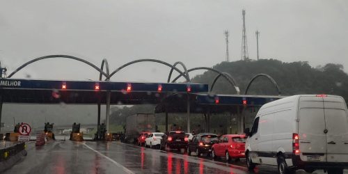 Imagem referente a Chuvas intensas interditam subidas para Petrópolis e Teresópolis