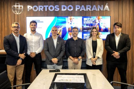 Imagem referente a Comitiva comercial dos EUA visita o Porto de Paranaguá em busca de negócios