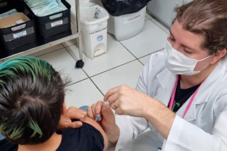 Imagem referente a Campanha de vacinação contra a gripe começa nesta segunda para 4,5 milhões de pessoas no Paraná