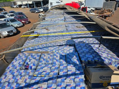 Imagem referente a Carreta com 32 toneladas de bebidas de origem argentina é apreendida em Cascavel