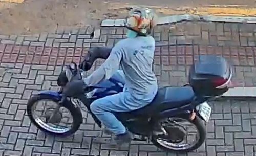 Imagem referente a Câmeras registram furto de motocicleta Honda CG, placa AXL2B64 no São Cristóvão