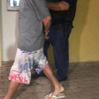 Imagem referente a Indivíduo joga lata de cerveja na viatura da GCP e é detido por desacato no Brasília