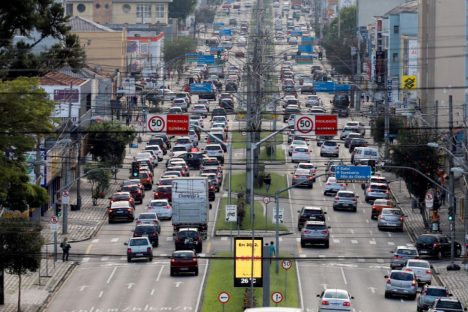 Imagem referente a Frota de veículos cresce 12% no Paraná em cinco anos e passa de 8 milhões