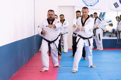 Seminário Nacional de Taekwondo reuniu dezenas de atletas em Curitiba no feriado