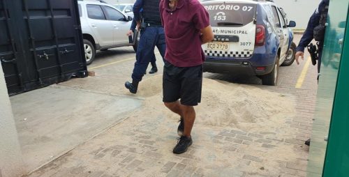 Imagem referente a Segundou! Homem é detido após furtar litro de Jagermeister em supermercado