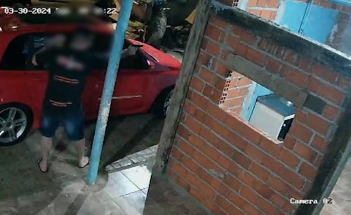 Imagem referente a Vídeo mostra irmãos trocando tiros após desentendimento em Loja de Conveniência em Cascavel