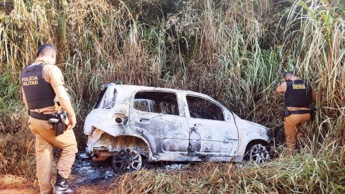 Imagem referente a Carro que pode ter sido utilizado em tentativa de homicídio é localizado incendiado