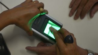TRE-RJ convoca 4 milhões de eleitores para fazer biometria