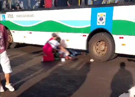 Imagem referente a Idoso fica em estado grave após ser atropelado por ônibus na saída do Terminal de Transbordo Oeste