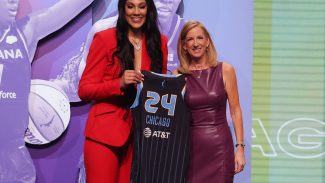 Pivô da seleção brasileira é terceira escolha do Draft da WNBA