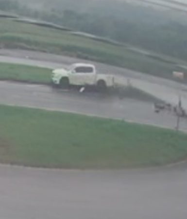 Imagem referente a Câmera mostra Ford Ka atravessando Trevo da BR-369 e batendo contra caminhonete