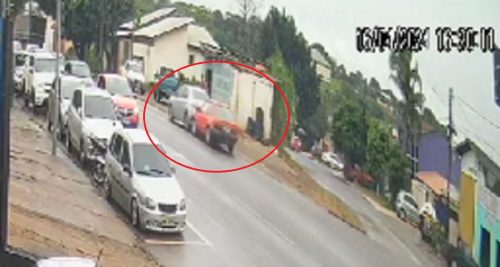 Imagem referente a Câmera registra acidente causado por motorista em surto na Rua Europa
