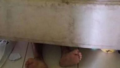 Imagem referente a Homem é preso embaixo da cama após agredir mulher