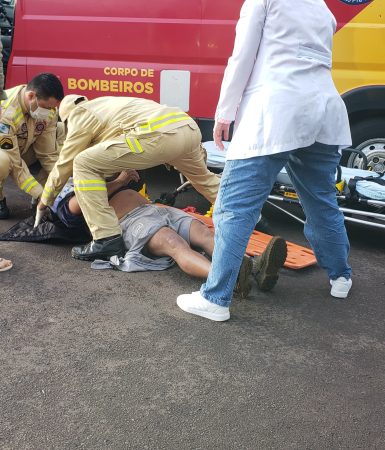 Imagem referente a Ciclista fica ferido após ser atingido por carro na Rua Manaus, em Cascavel