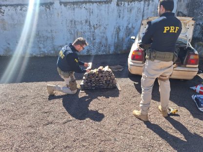 Imagem referente a PRF apreende 70kg de maconha em Mariópolis