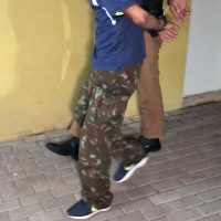 Imagem referente a Homem tenta furtar bolsa de mulher e é rendido por tenente do Exército