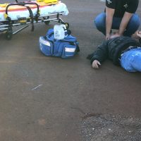 Imagem referente a Motociclista sofre suspeita de fratura na perna após acidente na Avenida Piquiri