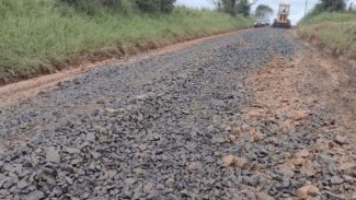 Após chuvas, DER/PR promove cascalhamento em estrada rural da Lapa