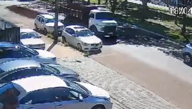 Imagem referente a Câmera flagra caminhão derramando terra na Avenida Brasil