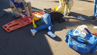 Imagem referente a Mulher fica ferida após colisão entre Sandero e Honda Biz no Bairro Coqueiral