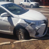 Imagem referente a Toyota Yaris bate contra utilitário na Rua Paraná, no São Cristóvão